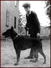 E.Rozenberg with his first dobermann Kim-Chuk, born 1961