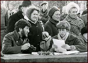Сидит слева Е.Розенберг,стоит рядом с ним Ю.Шар, справа от нее сидит С.Каменева.